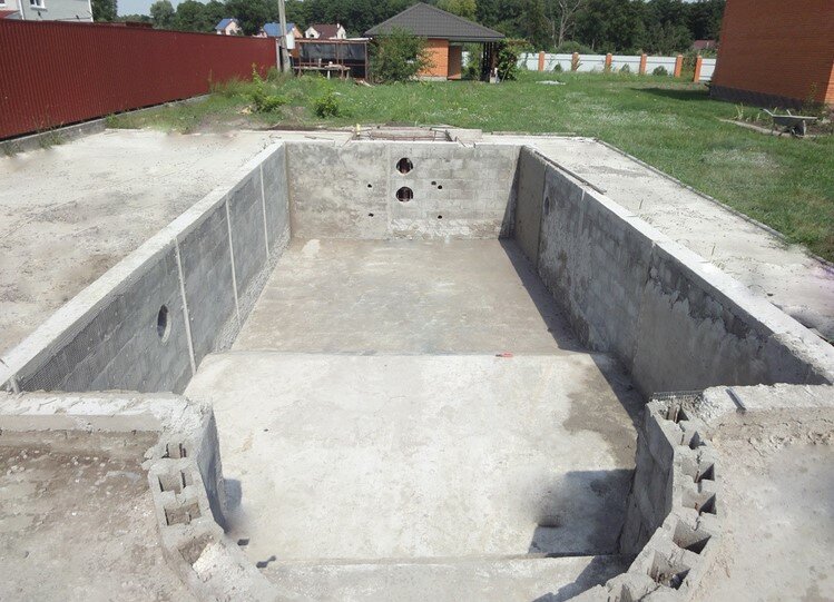 Заливка бассейна бетоном по шагам