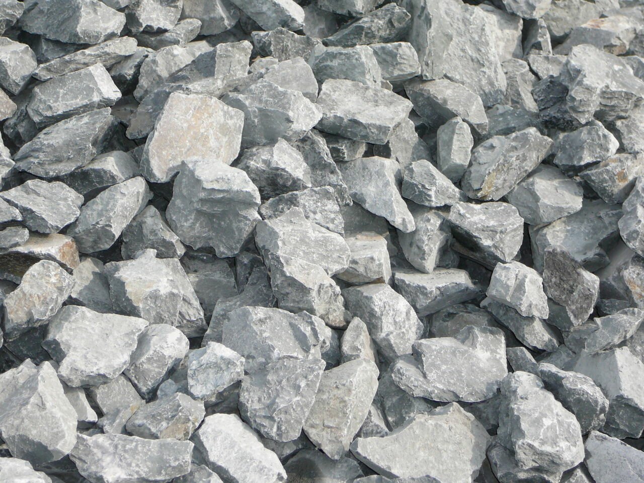 Гранитный щебень из бутового камня фракции 70-150 мм: область применения иглавные преимущества