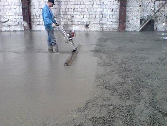 Заливка готовым бетоном большой площади